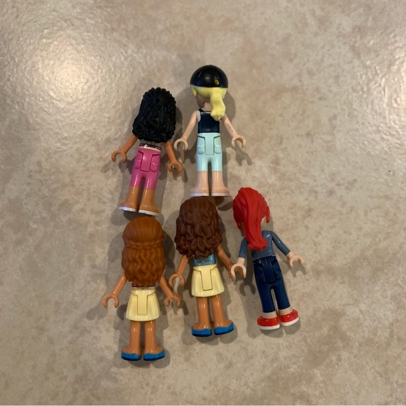 5 Lego friends figure toys - Picture 2 of 2